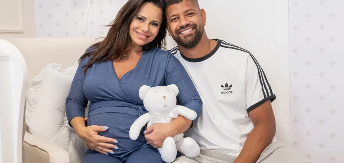  Viviane Araújo e Guilherme Militão escolhem Quarto de Bebê Branco Clássico para receber Joaquim